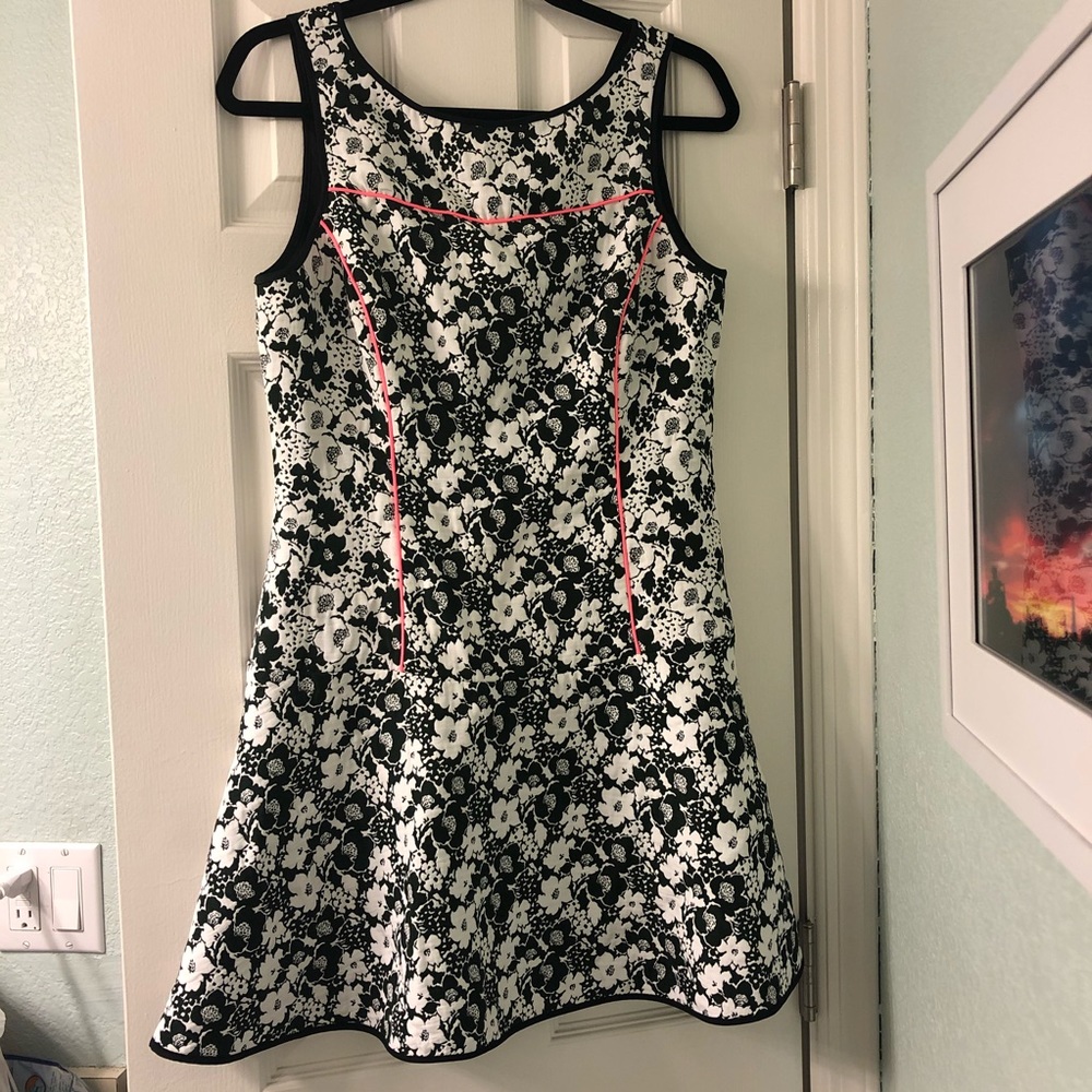 Banana Republic Fit and Flare black & White Dress